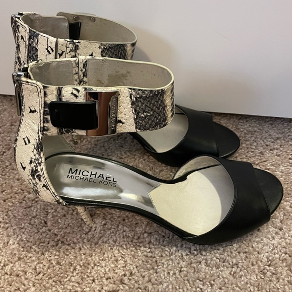 Michael Kors 3” high heels (size 9M) - Picture 3 of 4